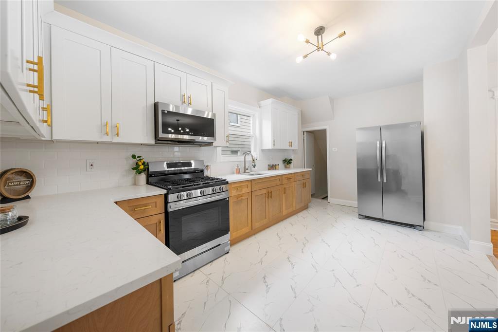 155 Lincoln Place - Photo 3