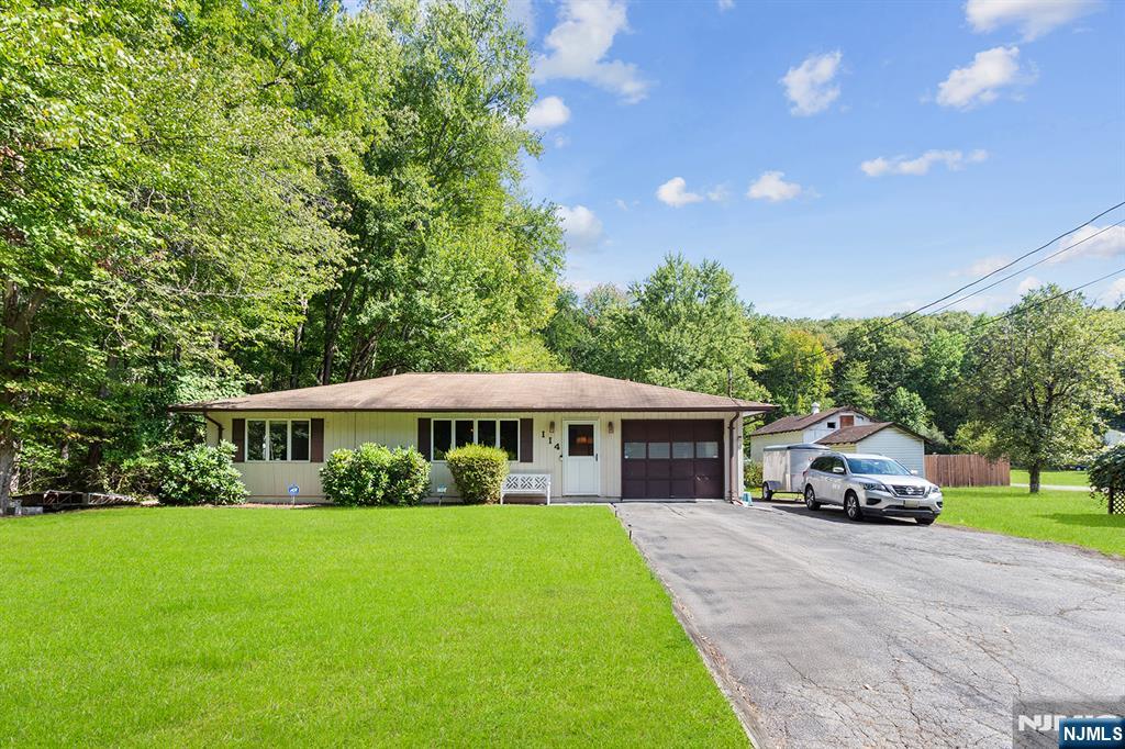 114 Van Dam Avenue - Photo 1