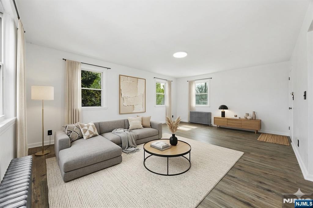 365 Leslie St, Newark City, NJ, 07112-2925