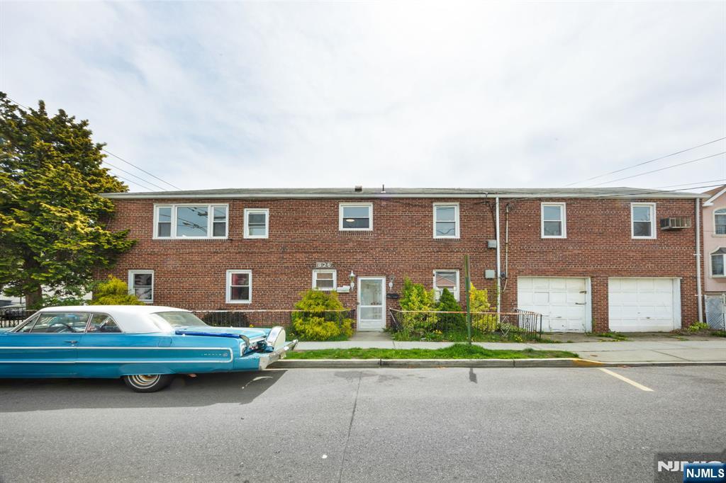 826 7th Street - Photo 2
