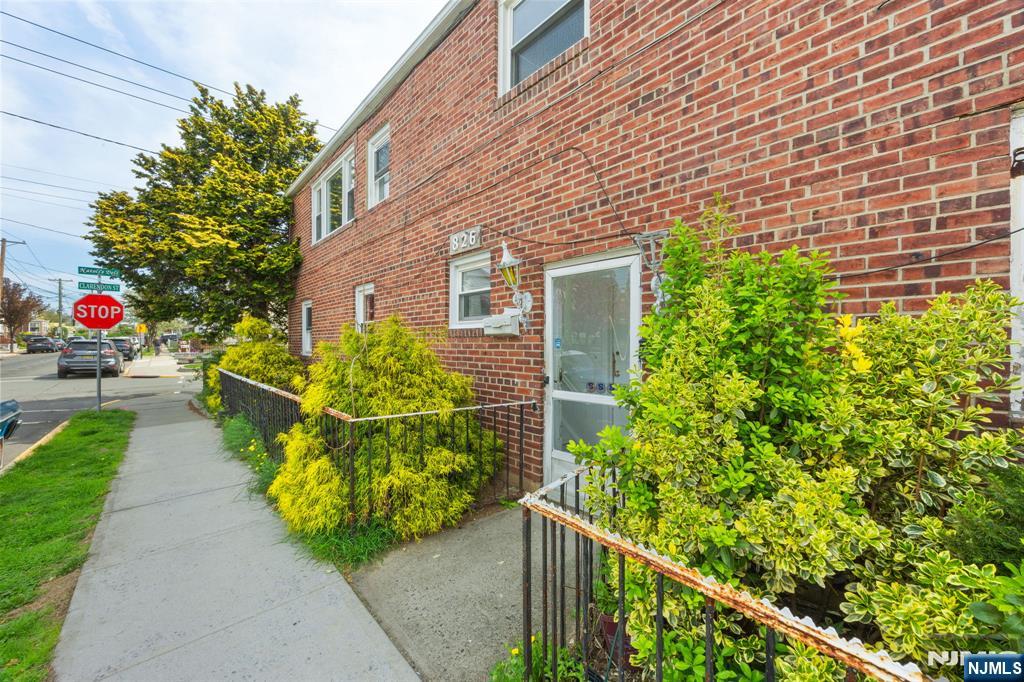 826 7th Street - Photo 3