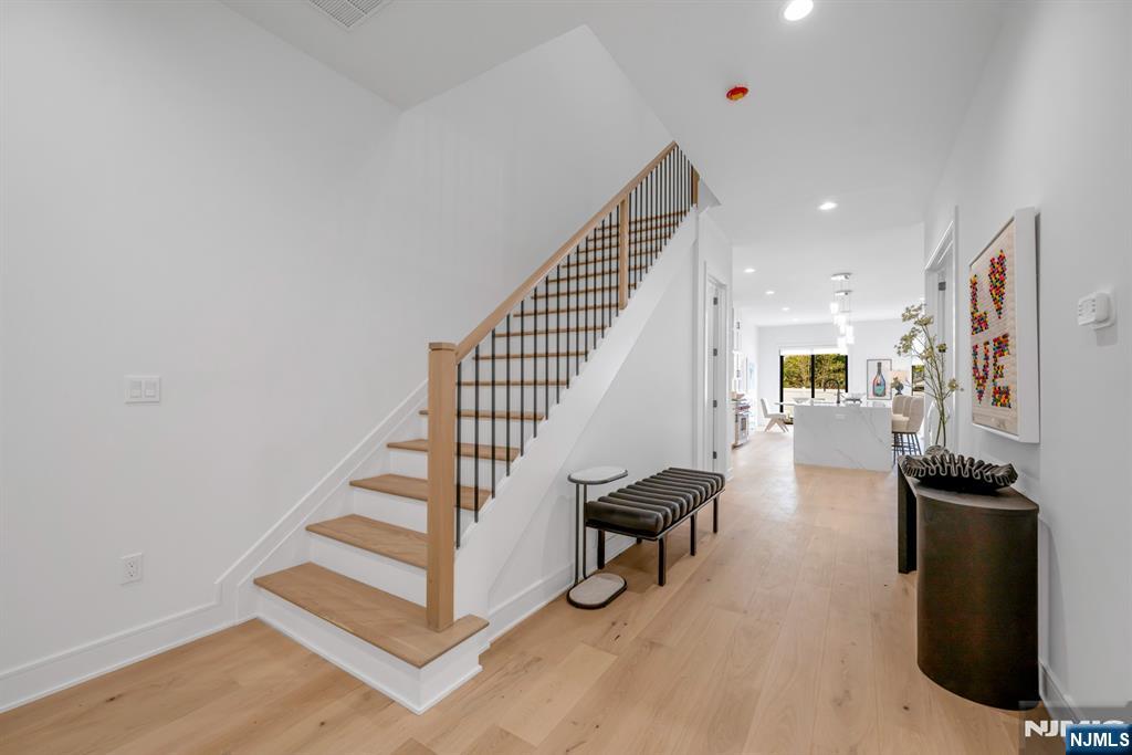 18 Feldman Court — photo 2