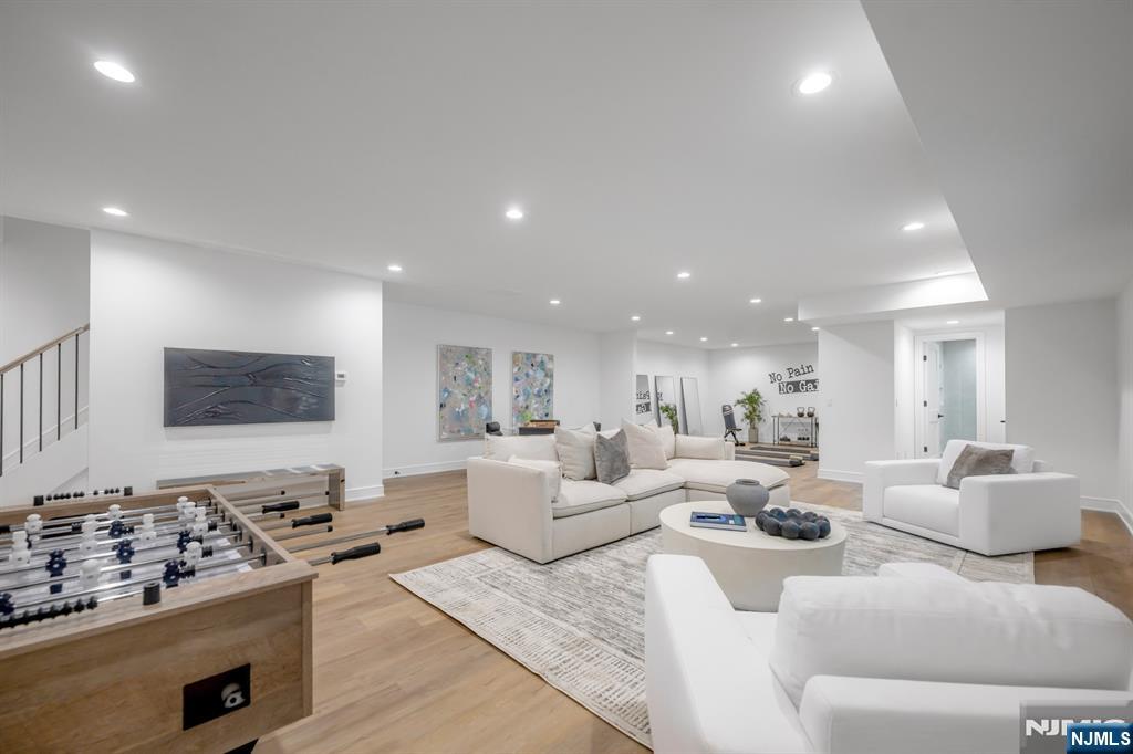 18 Feldman Court — photo 41