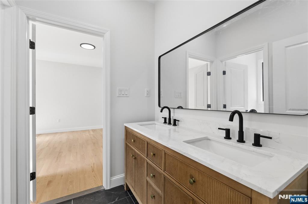 532 Hobart Road — photo 32