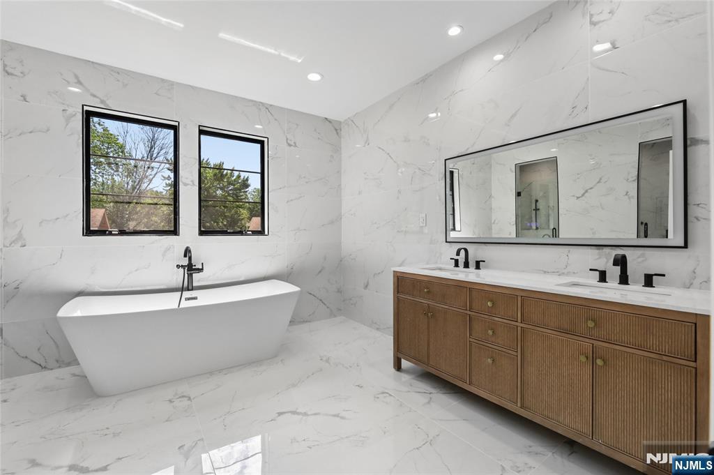 532 Hobart Road — photo 38