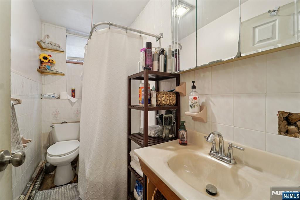 6 4th Street, Passaic, NJ, 07055