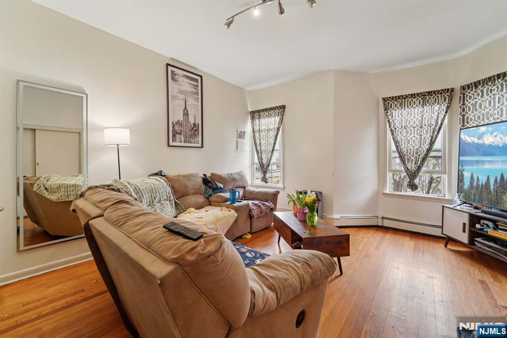 6 4th Street, Passaic, NJ, 07055