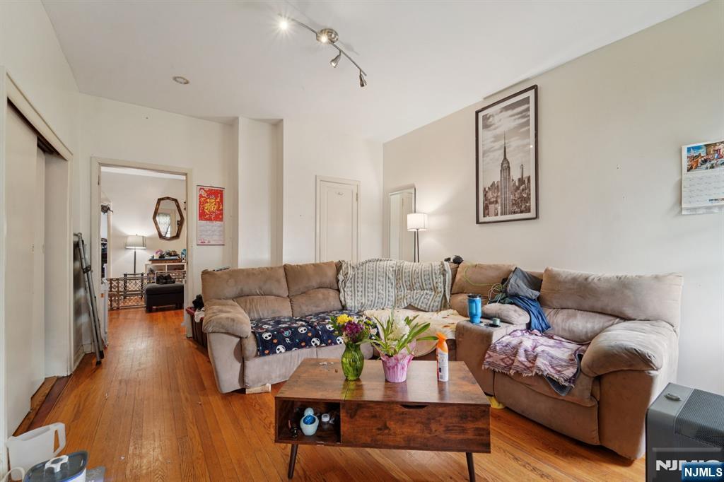 6 4th Street, Passaic, NJ, 07055