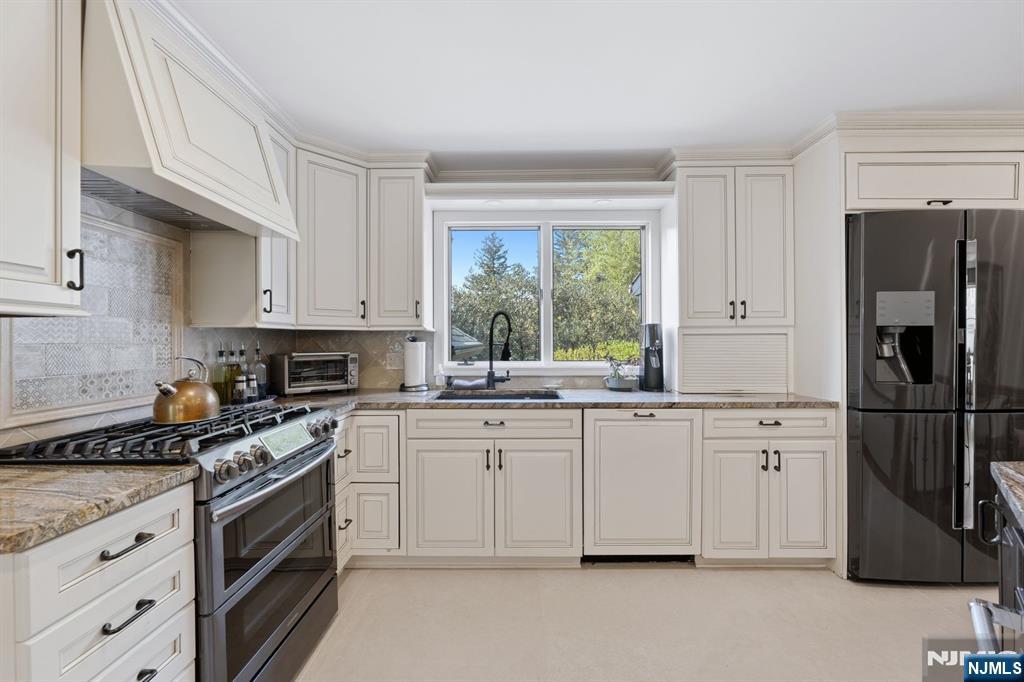 38 Trautwein Crescent, Closter, NJ, 07624