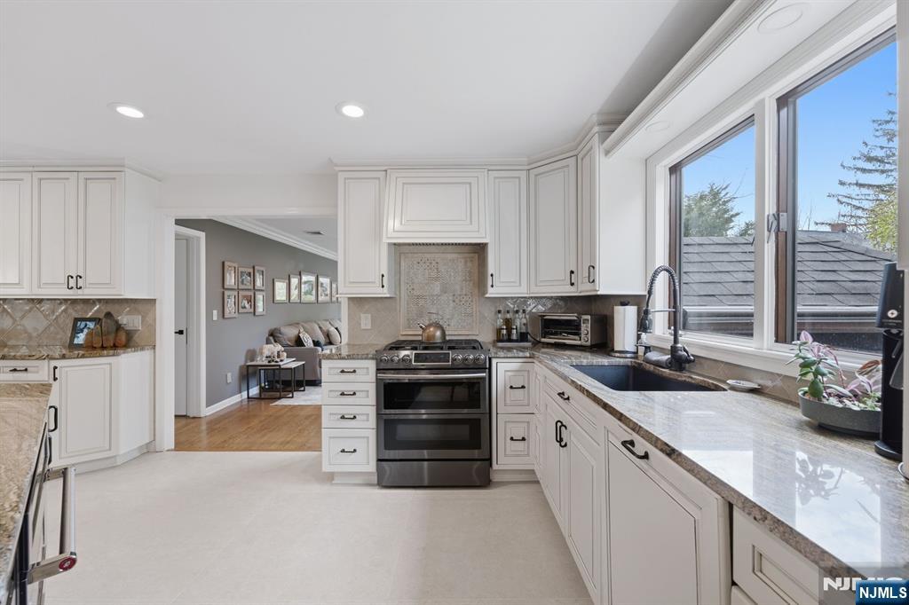 38 Trautwein Crescent, Closter, NJ, 07624