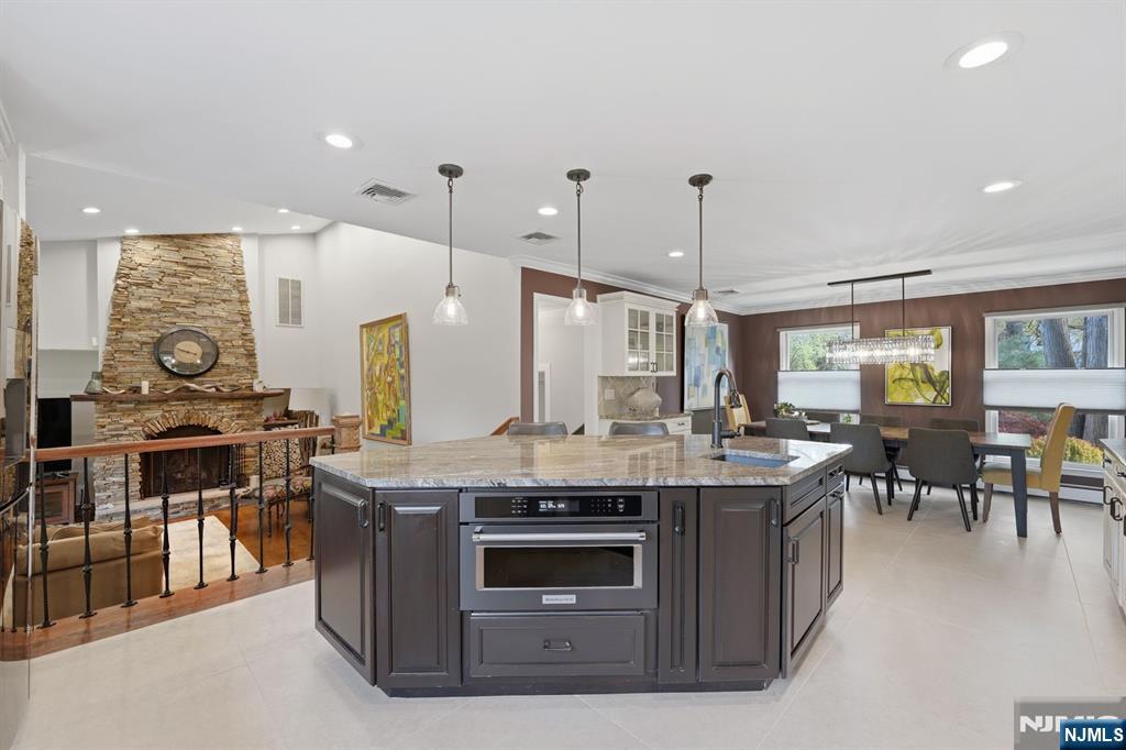 38 Trautwein Crescent, Closter, NJ, 07624