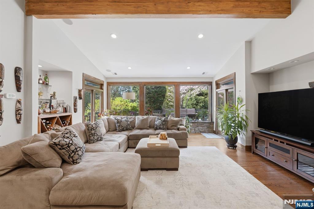 38 Trautwein Crescent, Closter, NJ, 07624