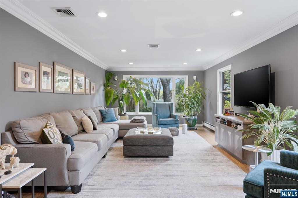 38 Trautwein Crescent, Closter, NJ, 07624