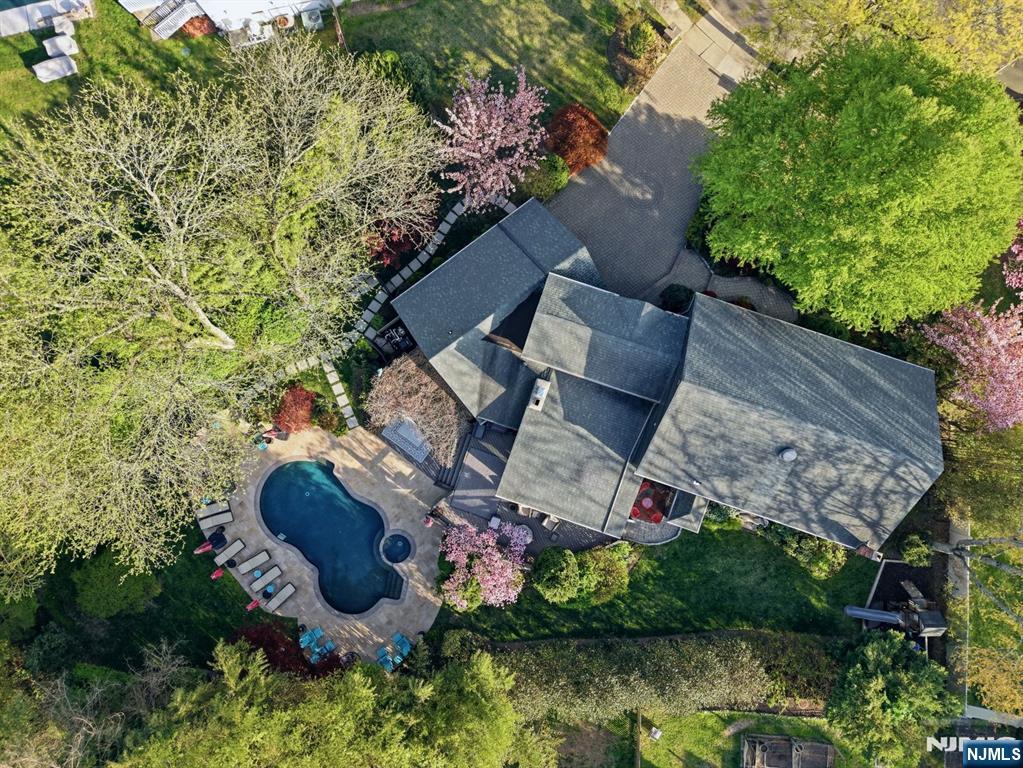 38 Trautwein Crescent, Closter, NJ, 07624