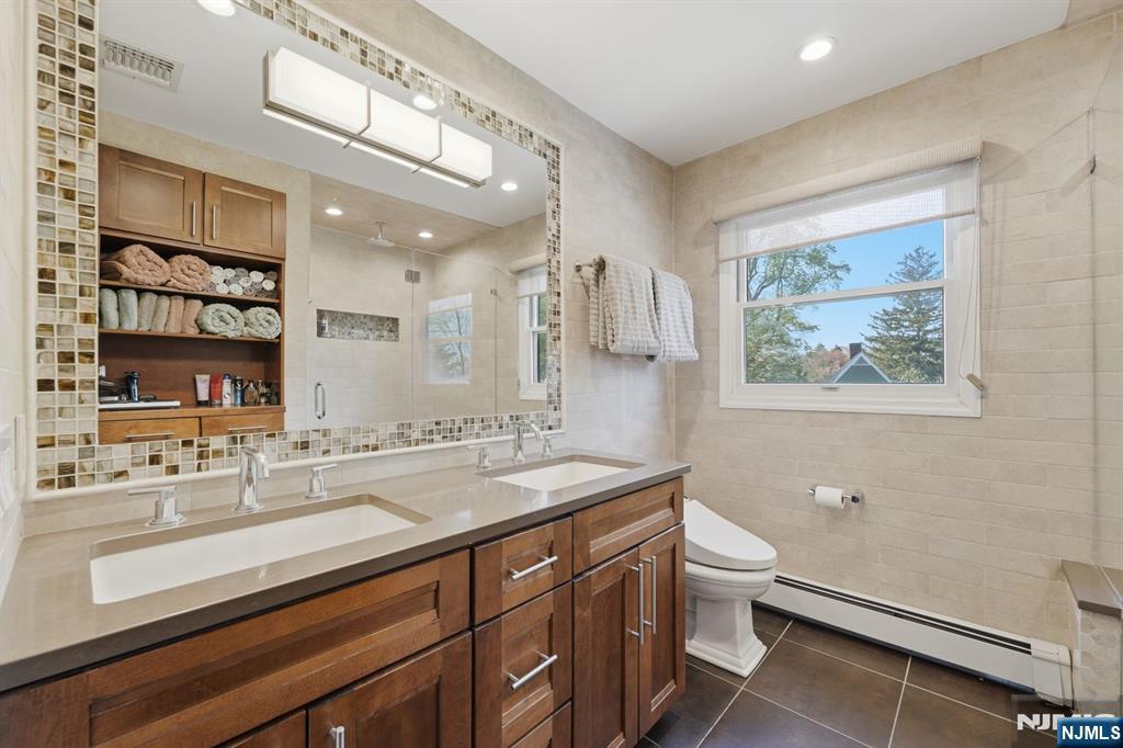 38 Trautwein Crescent, Closter, NJ, 07624