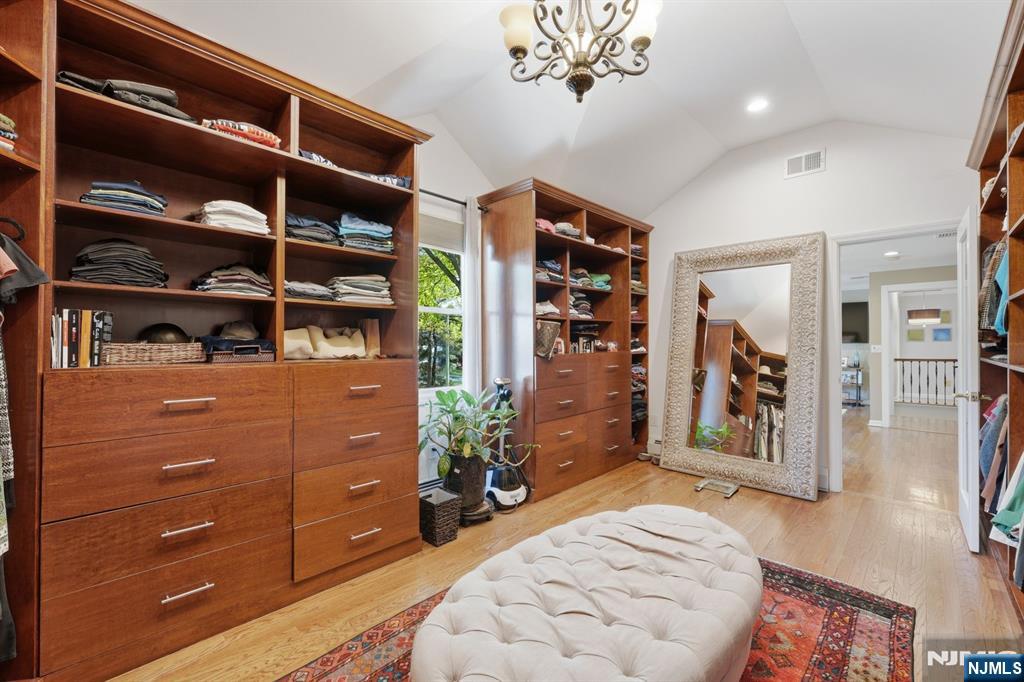 38 Trautwein Crescent, Closter, NJ, 07624