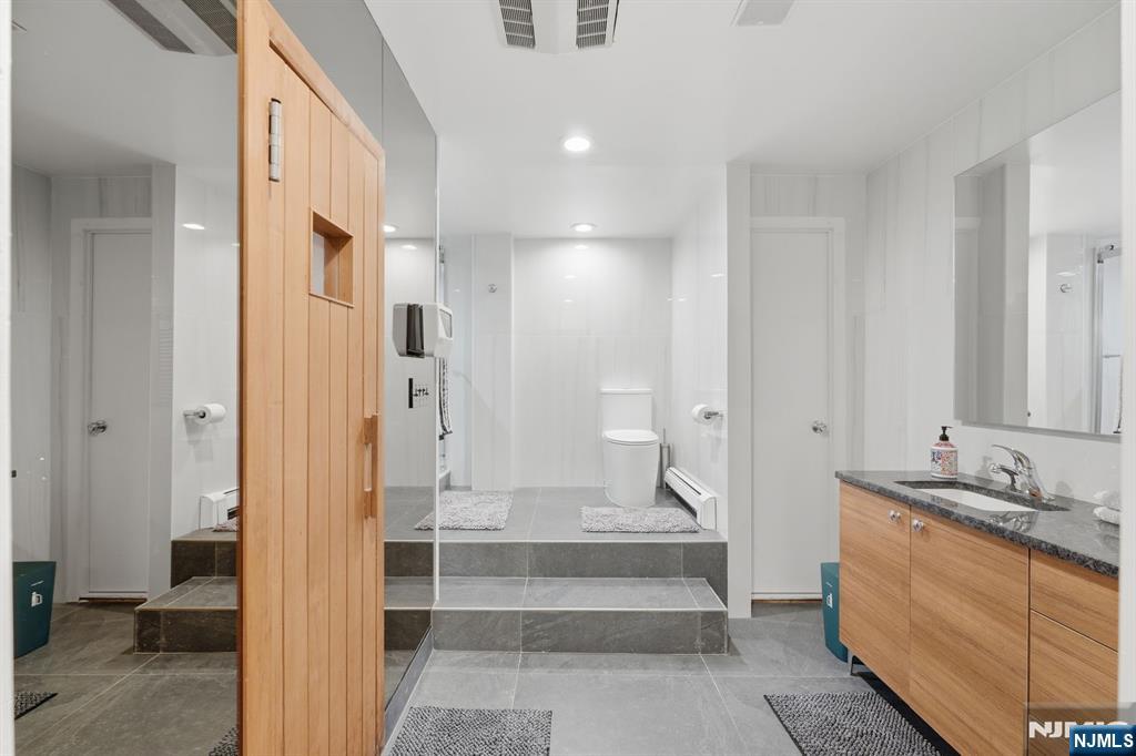 38 Trautwein Crescent, Closter, NJ, 07624