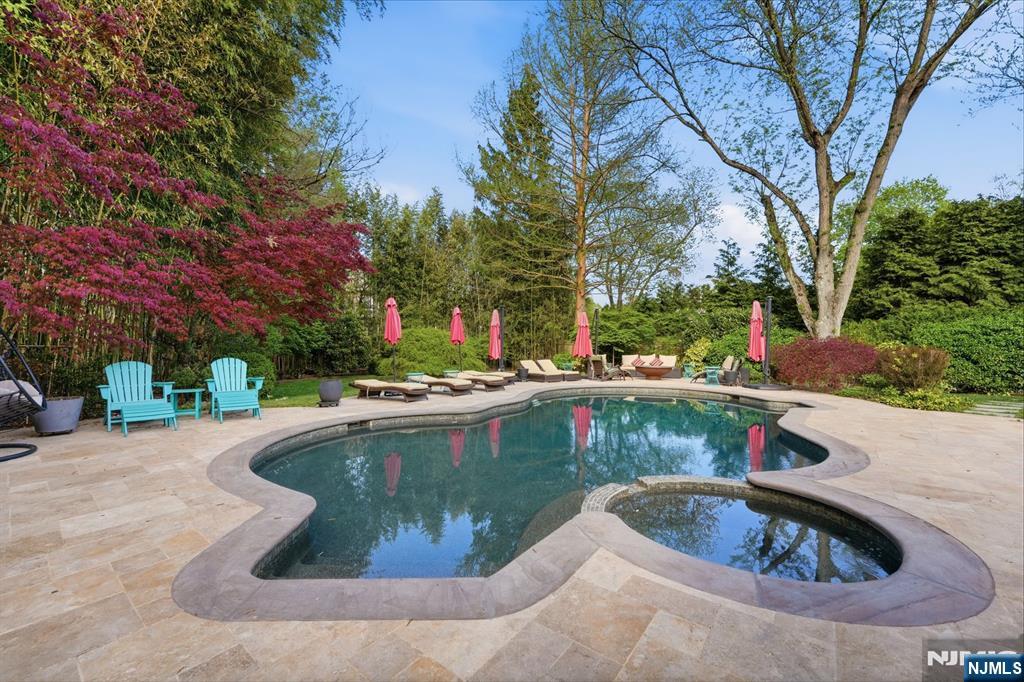 38 Trautwein Crescent, Closter, NJ, 07624