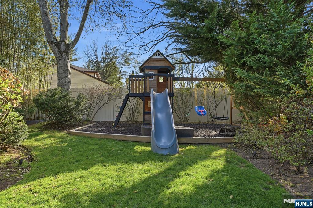 38 Trautwein Crescent, Closter, NJ, 07624