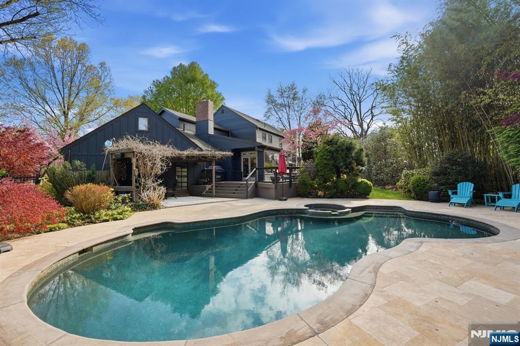 38 Trautwein Crescent, Closter, NJ, 07624