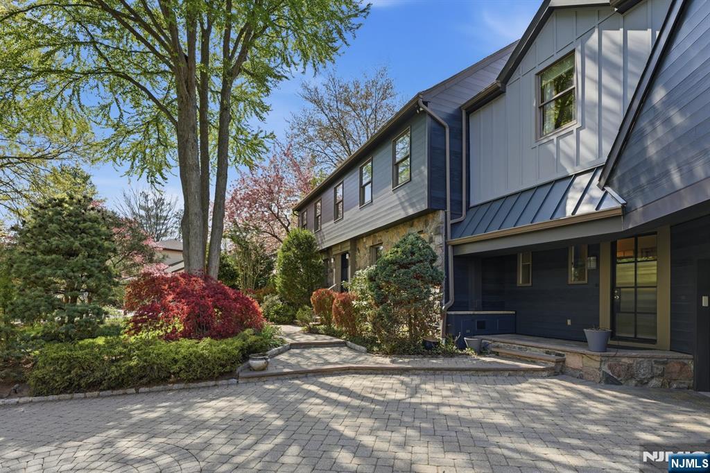 38 Trautwein Crescent, Closter, NJ, 07624