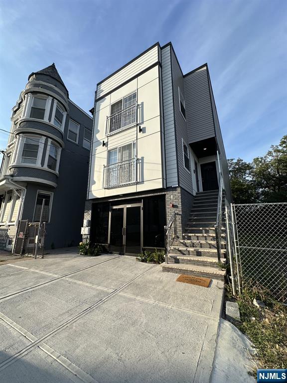 111 Pennington St, Newark City, NJ, 07105-1010