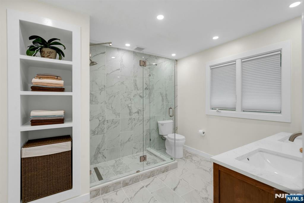 1st Floor Full Bathroom