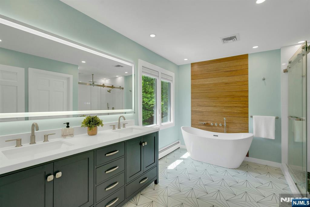 Primary On-Suite Luxury Bathroom