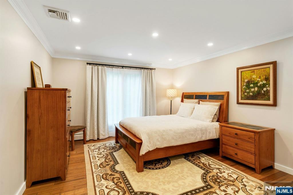 1st Floor Primary Suite