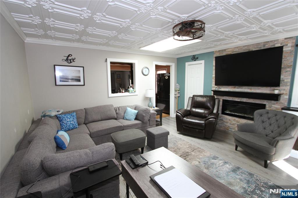 6 Evergreen Avenue - Photo 5