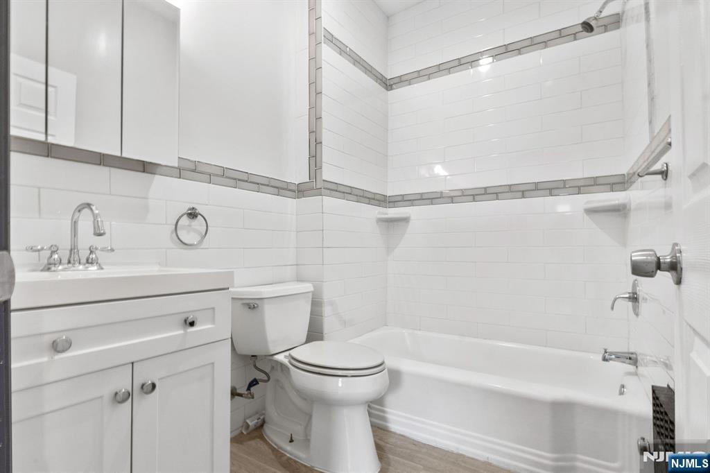 211 13th Street - Photo 5