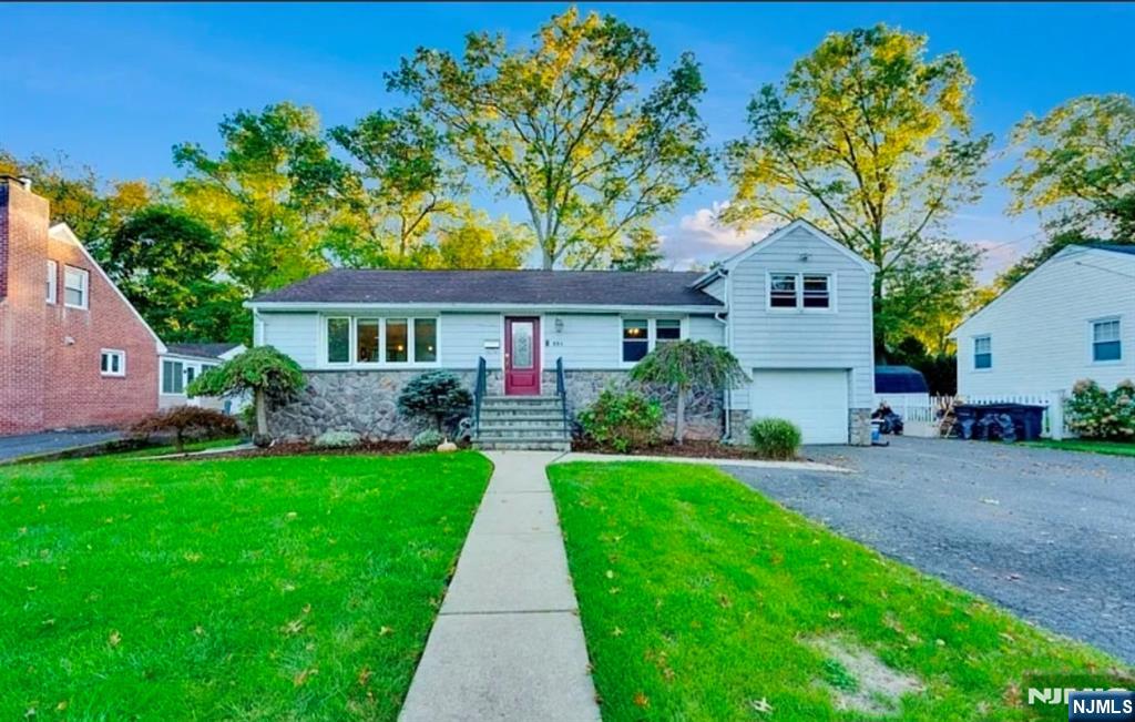 684 Spring Avenue - Photo 1