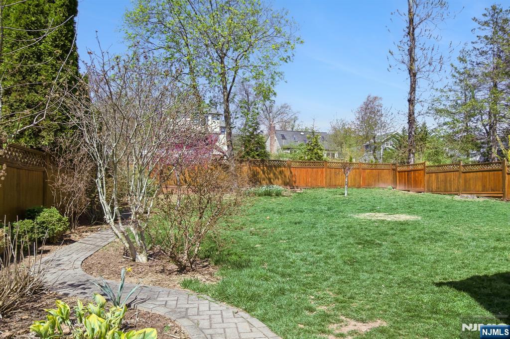 39 Glen Avenue — photo 18