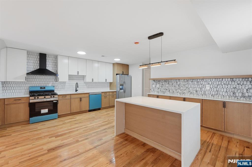 134 Shepard Avenue - Photo 2