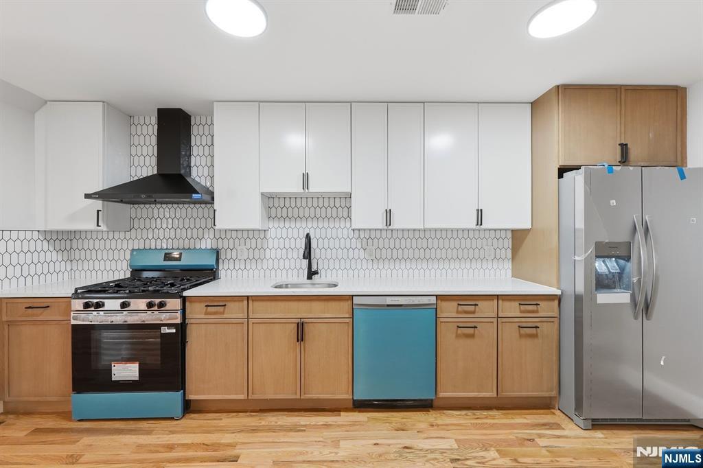 134 Shepard Avenue - Photo 3