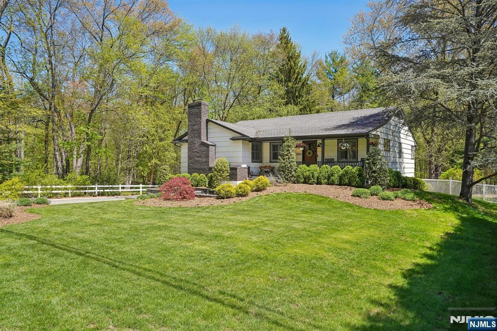 586 Sparrowbush Road — photo 2