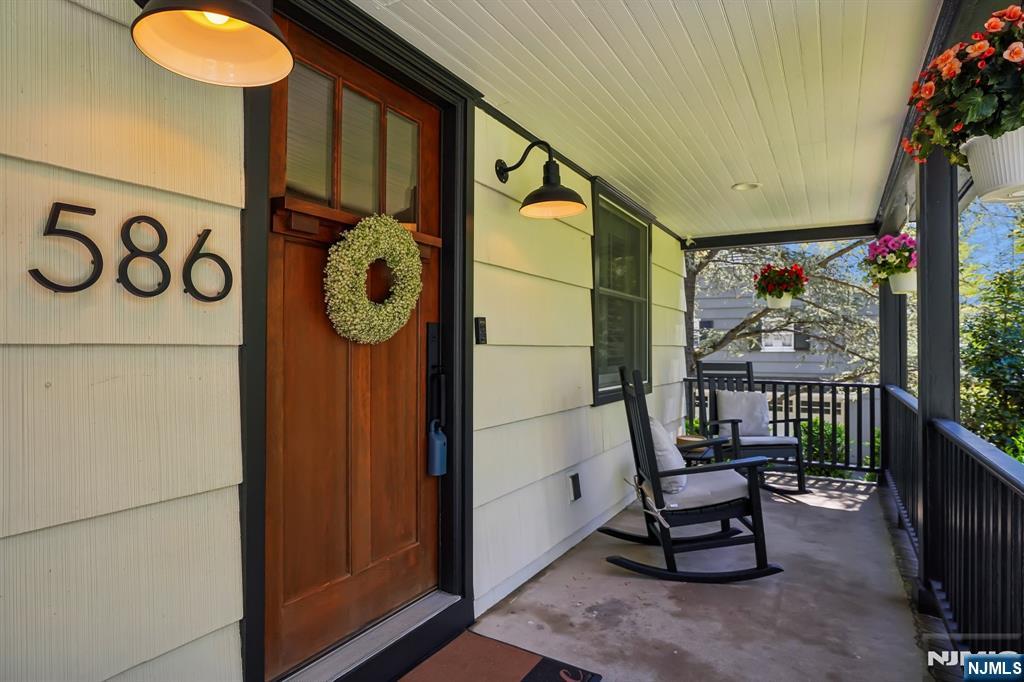586 Sparrowbush Road — photo 6