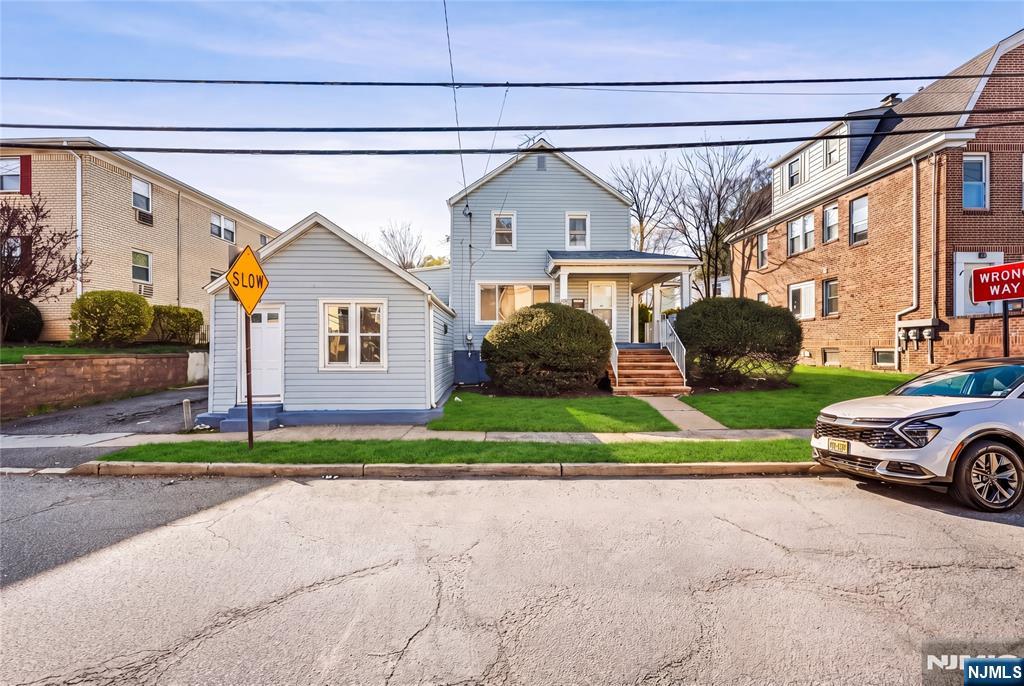 330 Hoover Avenue - Photo 2