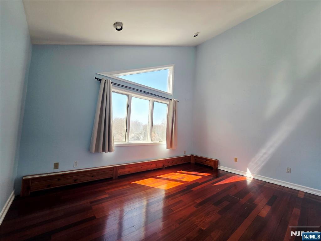 4 Valenza Lane — photo 21
