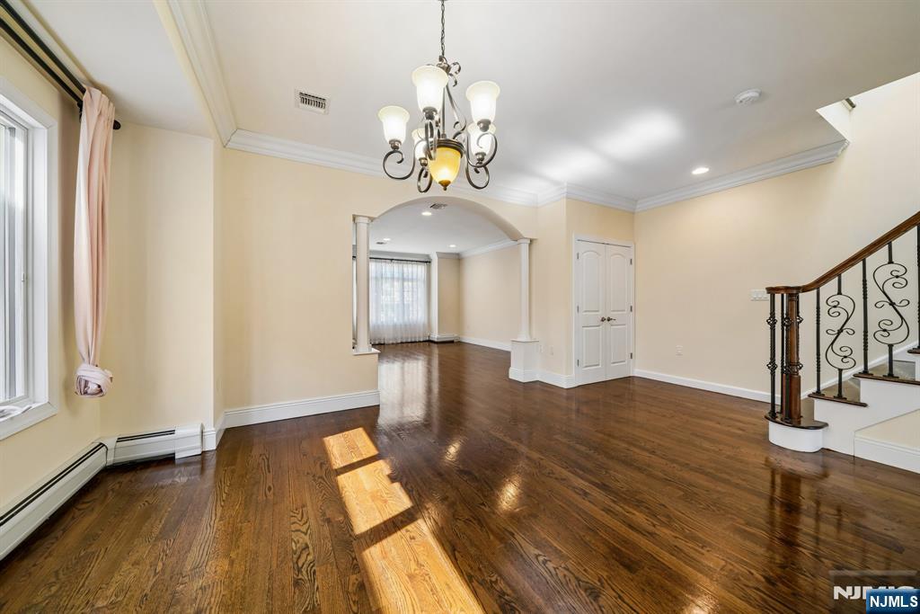 229 E Columbia B - Photo 2