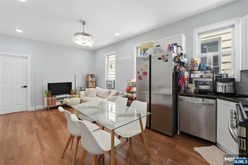 17 Troy Street 2 - Photo 4