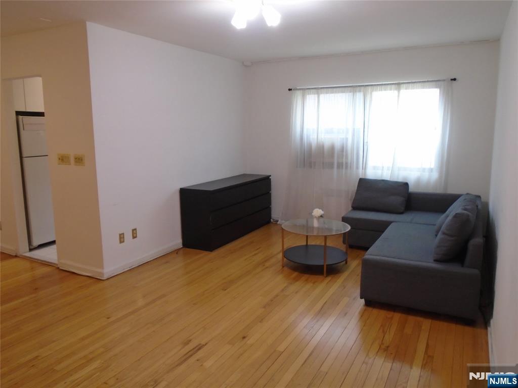 3021 Edwin Ave #4B, Fort Lee, NJ 07024