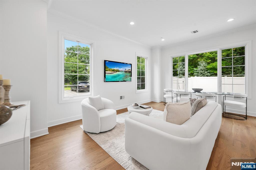 11 Gabriel Ct #11, Paramus, NJ 07652