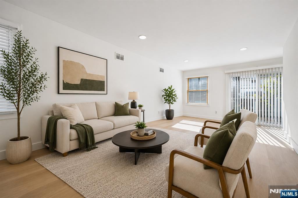 252 Boulevard UNIT 2, Hasbrouck Heights, NJ, 07604