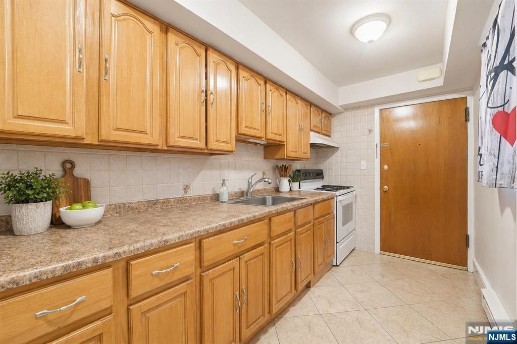 331 Essex Street — photo 5