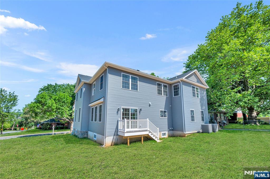 210 Corliss Avenue - Photo 3