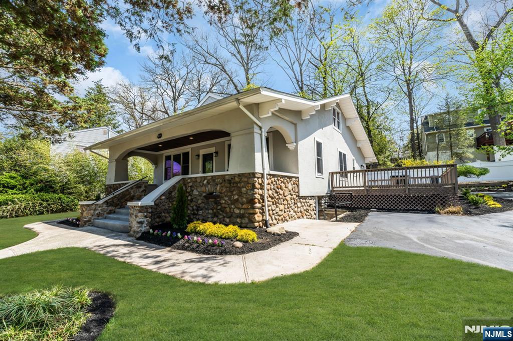 69 Broadway - Photo 2