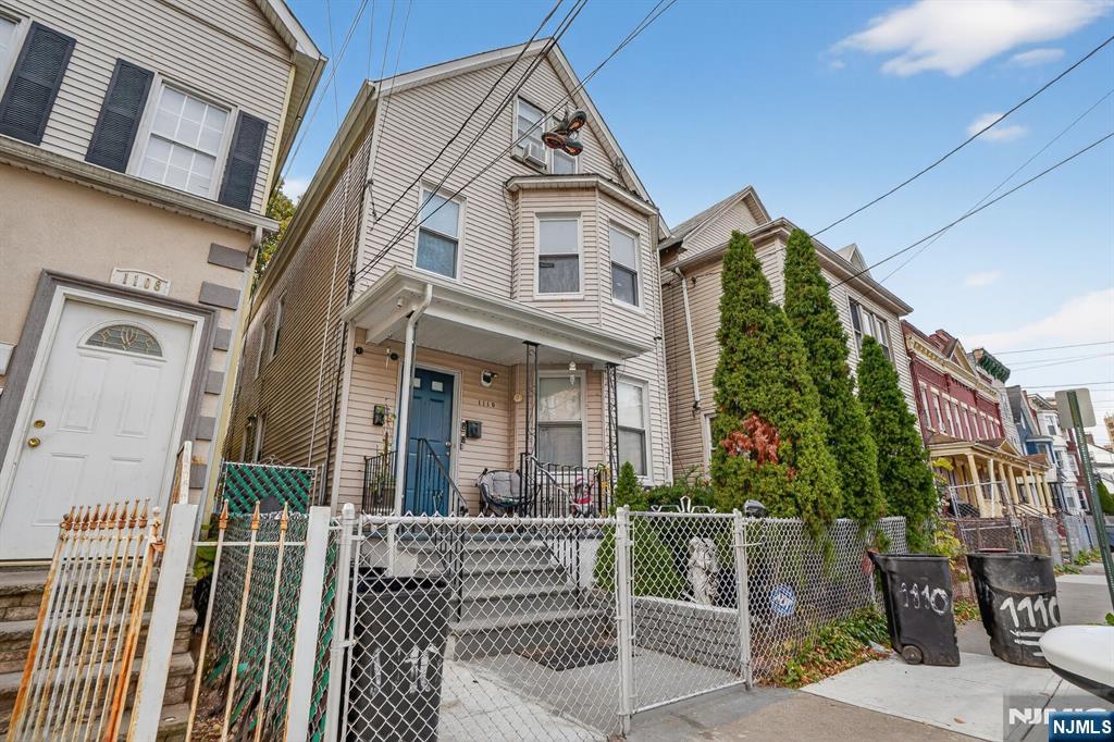 1110 Hampton Place - Photo 1