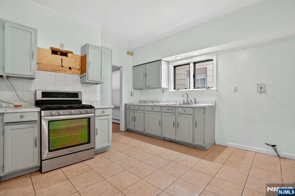 1110 Hampton Place - Photo 3