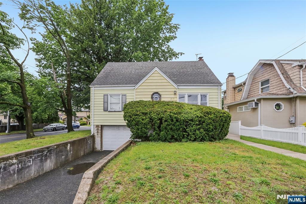 215 Henley Avenue - Photo 1
